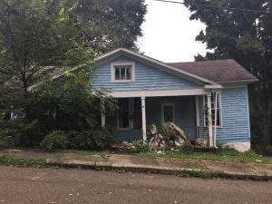 119 East Walnut Street — blighted house before demolition